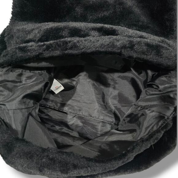 Netflix Sex Education collection by H&M crossbody strap faux fur black bag - Picture 5 of 6